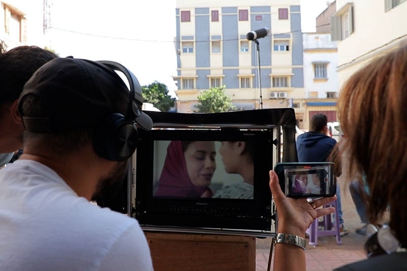 العدسة الأنثوية: استكشاف تأثير النظرات النسائية على السرد السينمائي المتوسطي