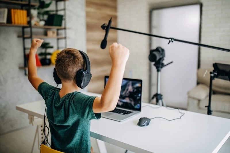 المغرب يواجه تحدياً رقمياً: دعوات لـ حماية القاصرين من مخاطر شبكات التواصل الاجتماعي