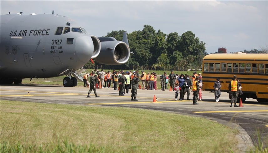 أزمة المهاجرين: ما هو تأثير تعليق طلبات الهجرة على الإيرانيين في أمريكا ومصير العائدين؟
