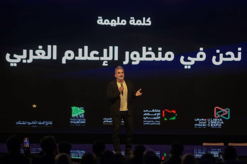 باسم يوسف يكشف الأبعاد الخفية لتأثير الإعلام الغربي على الصورة العربية ودعوة لاستعادة السرد