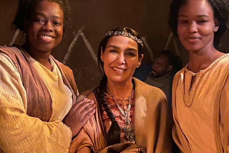 تألق جديد: سعاد خيي تعود بقوة بدور زبيبة في ملحمة “أبطال الرمال” التاريخية