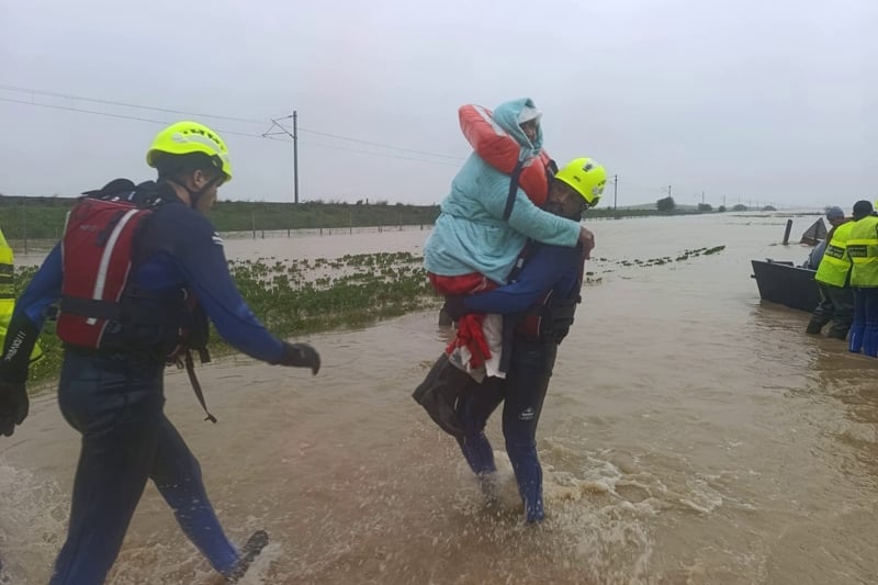 الاستجابة الشاملة: جهود الإغاثة من فيضانات القصر الكبير ودور الأجهزة الأمنية