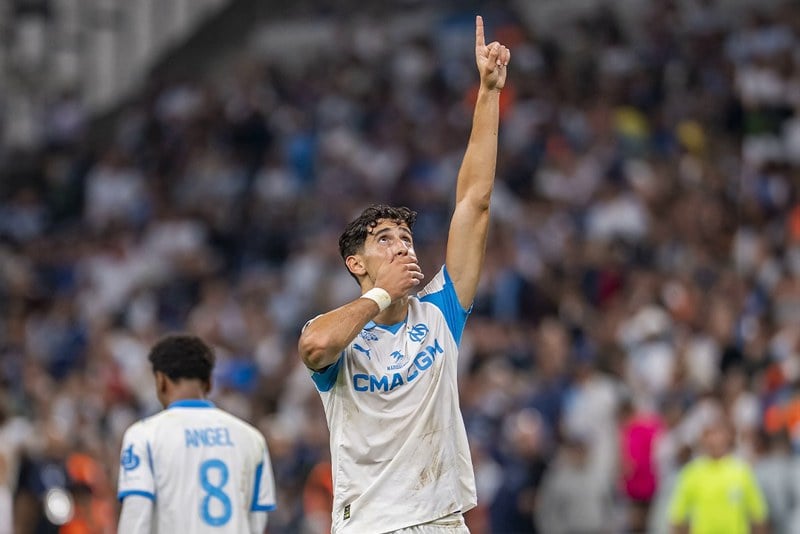 تطورات حالة نايف أكرد: هل يشارك في قمة مارسيليا وباريس سان جيرمان المصيرية؟