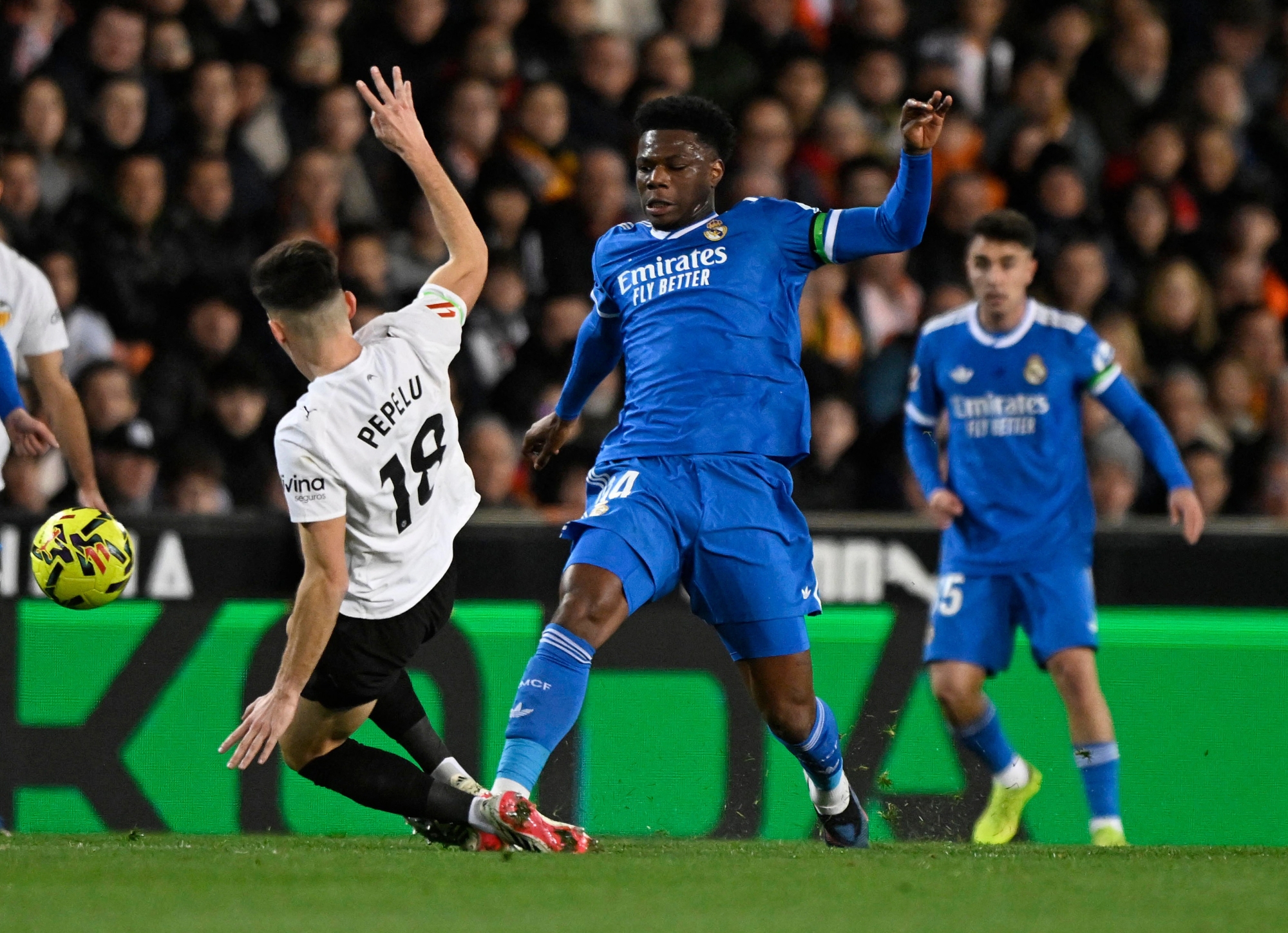 ريال مدريد يحافظ على الضغط: تحليل فوز فالنسيا المثير وتأثيره على صراع الليغا