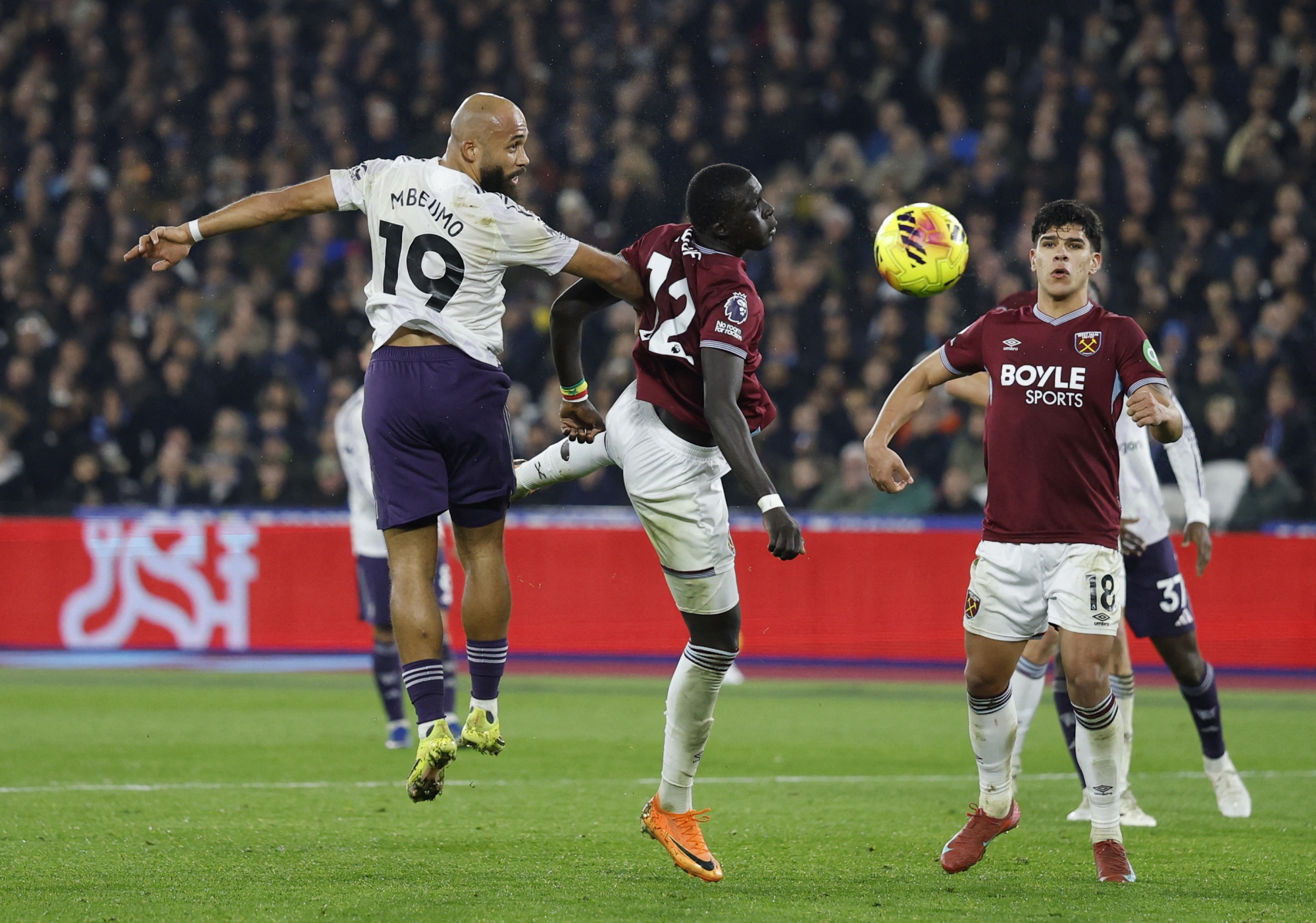 شياطين حمر ينتزعون نقطة ثمينة: تحليل تعادل مانشستر يونايتد ووست هام بنتيجة 1-1