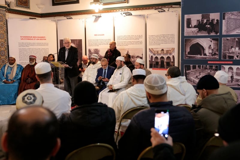 جدل إعلان رمضان بفرنسا: تداعيات تسييس إعلان رمضان بفرنسا على وحدة الجالية المغربية