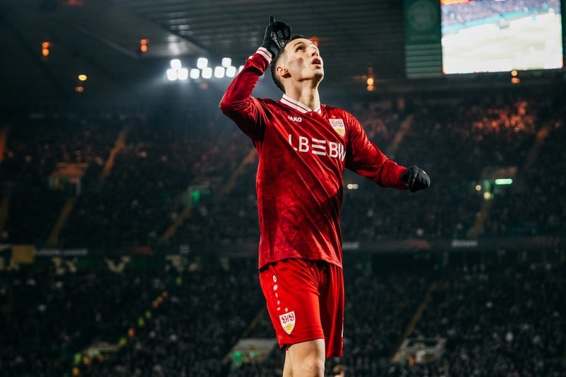 بلال الخنوس يضيء سماء أوروبا: ثنائية تاريخية تؤكد مكانته مع شتوتغارت في الدوري الأوروبي