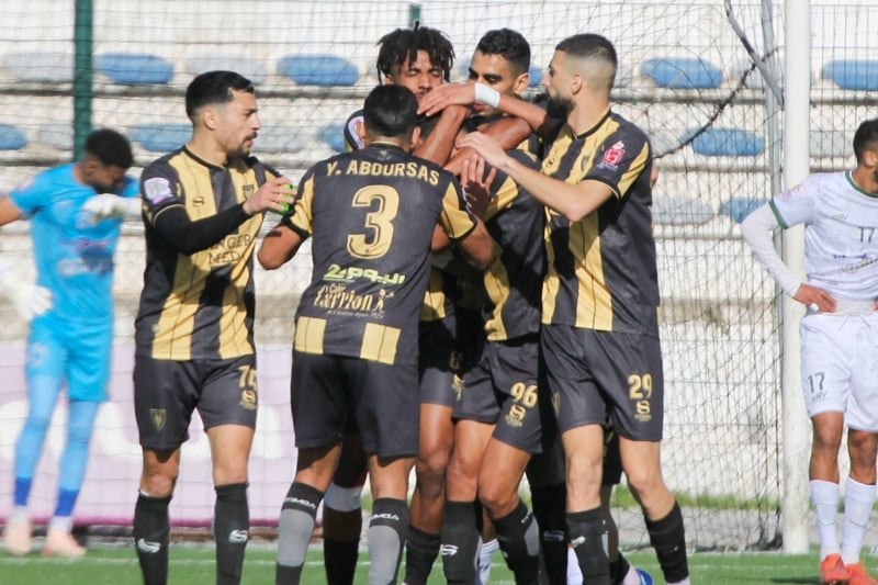 المغرب التطواني يواجه التحدي ووداد تمارة يطارد: صراع الصدارة يشتعل في البطولة الوطنية الاحترافية القسم الثاني