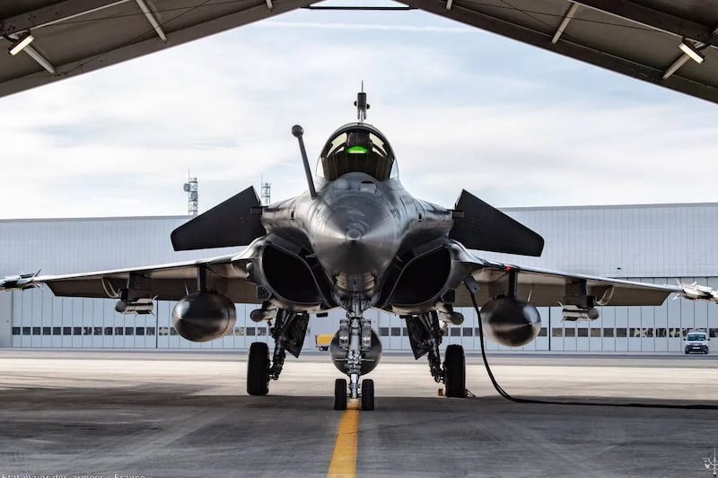 القوات الفرنسية تعترض مسيرات معادية: تعزيز **حماية أمن الإمارات من المسيرات** الإيرانية