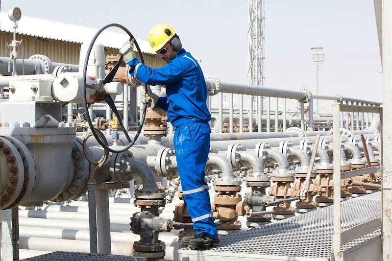 الكويت تخفض إنتاجها النفطي: خطوة استراتيجية لمواجهة التوترات الإقليمية وتهديدات مضيق هرمز