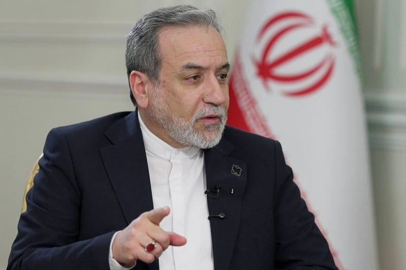 تصريحات عباس عراقجي: تحليل تبرير إيران لاستهداف القواعد الأمريكية في الخليج وتداعياته الإقليمية