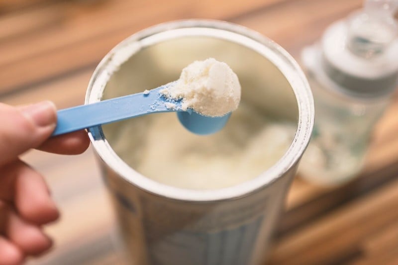 المغرب يسحب دفعات من حليب الرضع: تحذير من بكتيريا Bacillus cereus وتأثيراتها الصحية