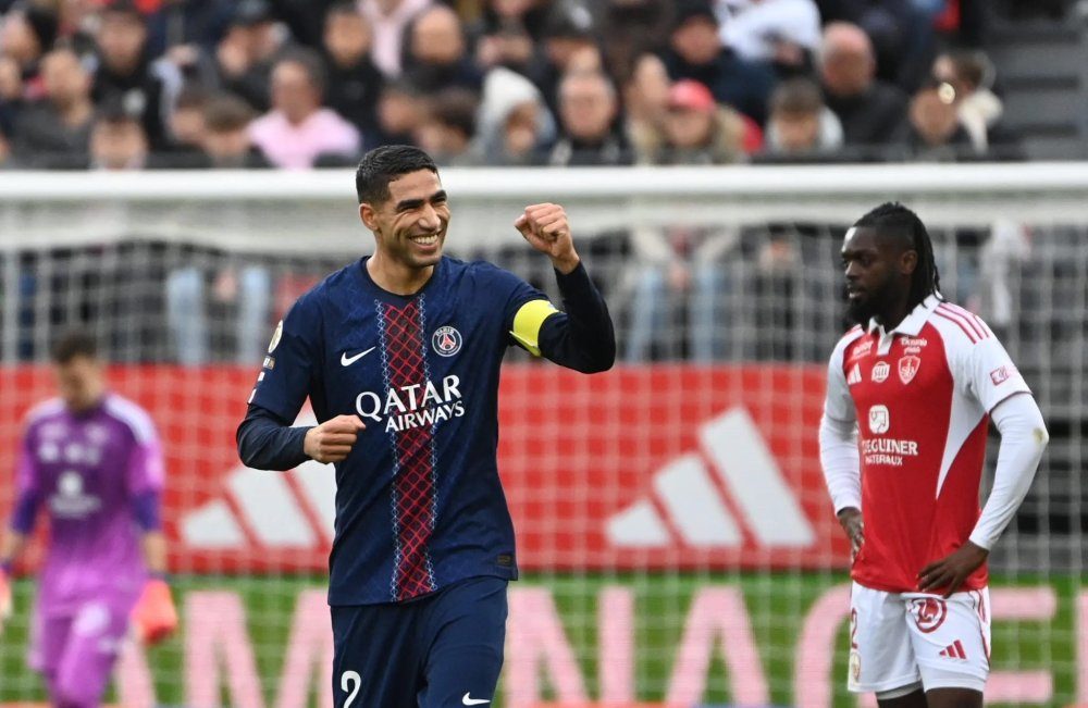 وكيل أشرف حكيمي: لا حديث عن مغادرة اللاعب لباريس سان جيرمان