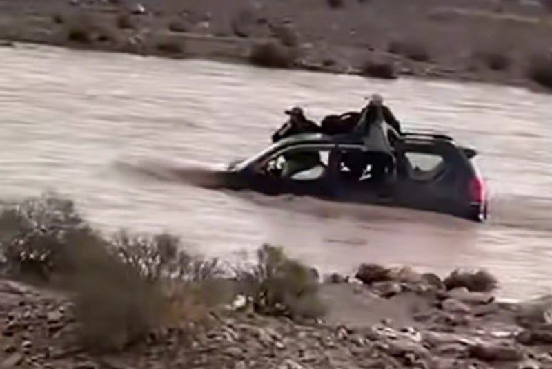 إنقاذ أربعة أشخاص من السيول في زاكورة بعد حصارهم بمياه الوادي