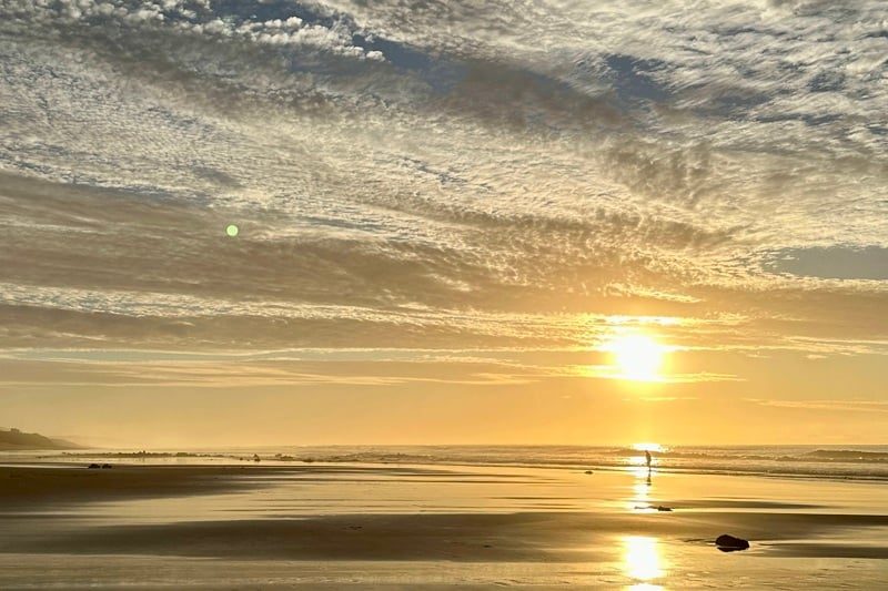 توقعات أرصادية: ارتفاع الحرارة وتساقطات مطرية خفيفة في عدة مناطق بالمغرب