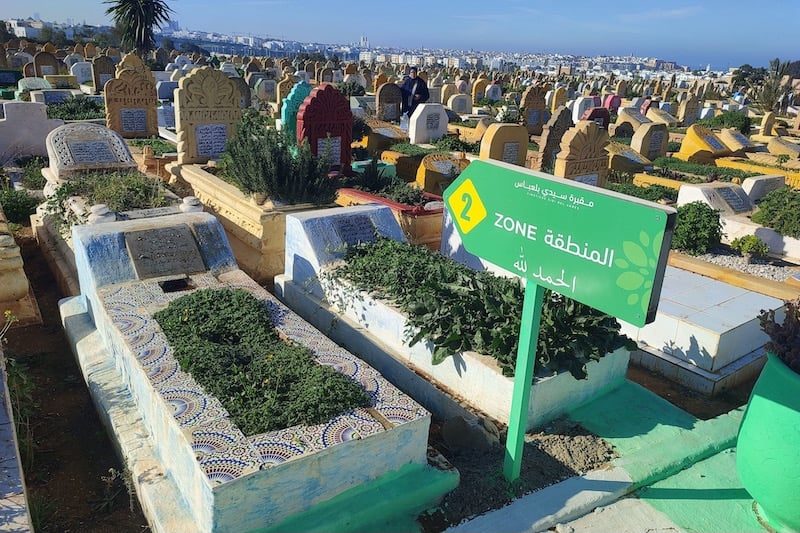 سلطات سلا تشرع في استغلال قطعة أرض ملحقة بمقبرة سيدي بلعباس لمواجهة أزمة الدفن