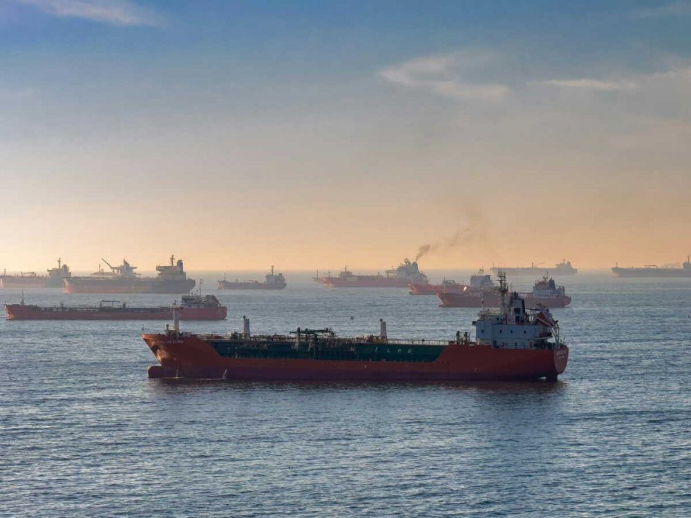 ترامب يحذر إيران من فرض رسوم على ناقلات النفط في مضيق هرمز