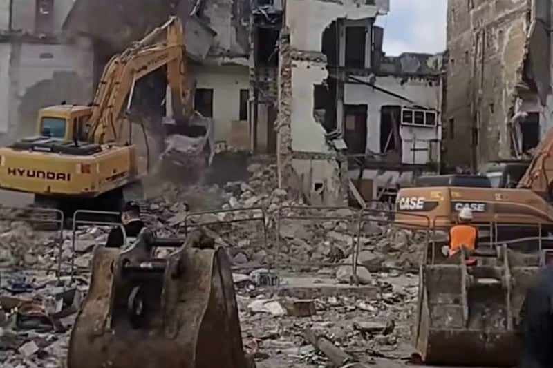 الدار البيضاء: تدخل أمني مكثف لتأمين هدم بنايات قديمة بـ”درب الرماد”