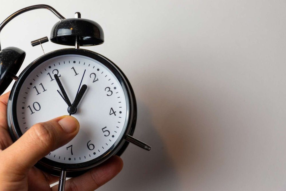 بنعلي تشكك في جدوى توفير الكهرباء بتوقيت غرينتش+1 وتطالب بإعادة تقييم الدراسة الحكومية