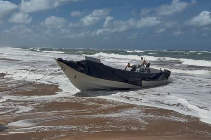 عثور ثلاث زوارق مطاطية حديثة على سواحل المغرب يدفع لتحقيق أمني مكثف