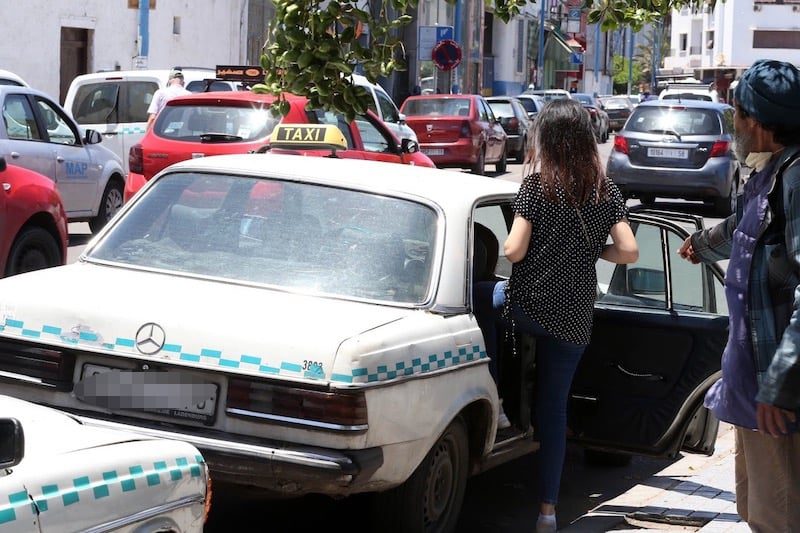 ارتفاع أسعار سيارات الأجرة في الدار البيضاء يثير احتجاجات واتهامات بالتجاوزات