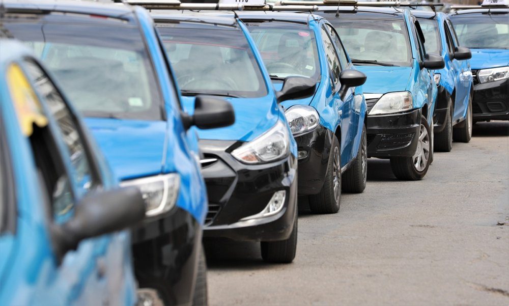 ارتفاع أسعار المحروقات في المغرب يثقل كاهن مهنيي النقل