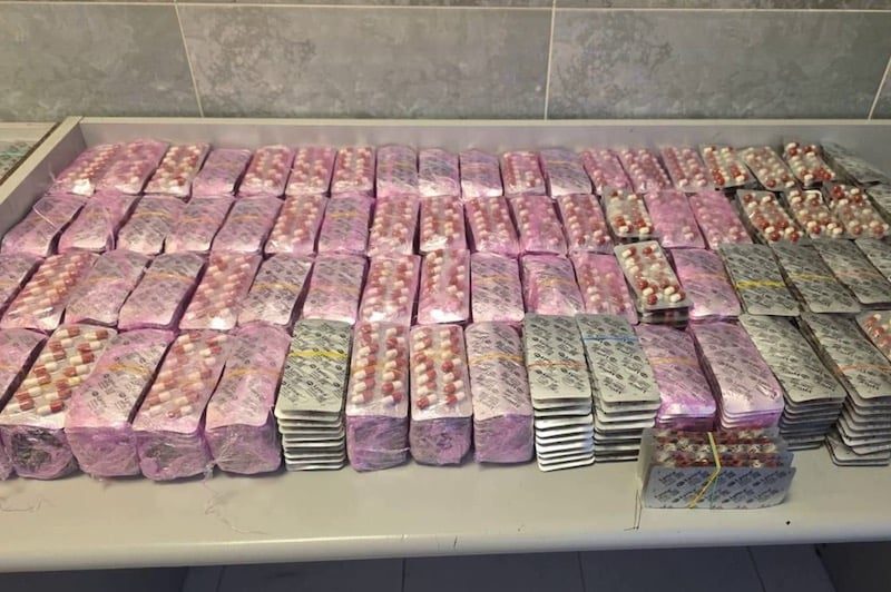 ميناء طنجة المتوسط يحبط تهريب 17 ألف قرص مخدر و60 كيلوغراما من المعسل