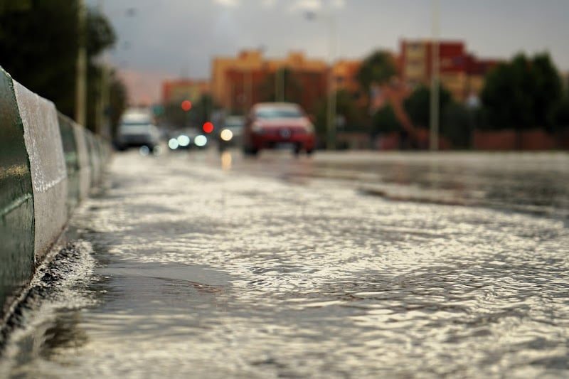 أجواء متقلبة مع زخات رعدية ورياح قوية في طقس الثلاثاء بالمغرب