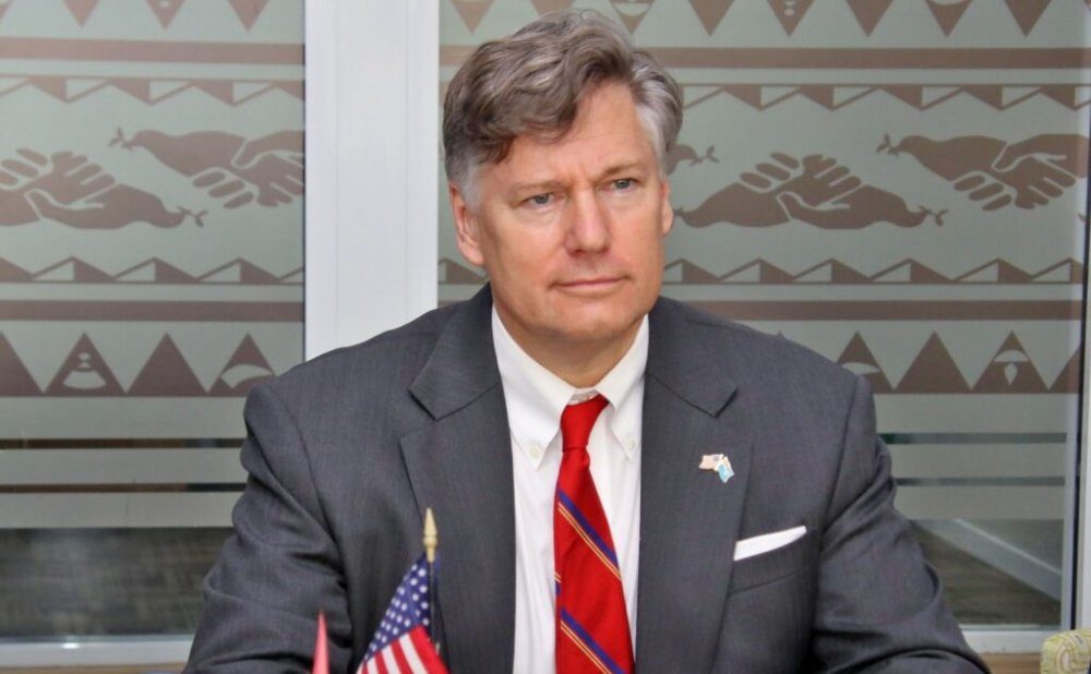 وصول كريستوفر لانداو إلى الرباط لبحث تعزيز التعاون الأمني بين المغرب والولايات المتحدة