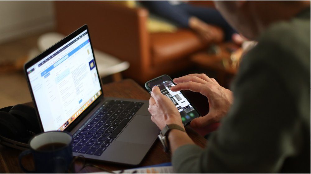 الإدمان الرقمي: آليات عمله النفسية والعصبية وتداعياته على المستخدمين