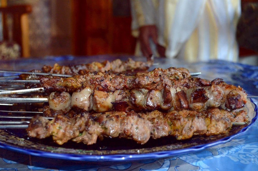 خبراء الصحة يقدمون نصائح لتجنب اضطرابات الجهاز الهضمي خلال عيد الأضحى