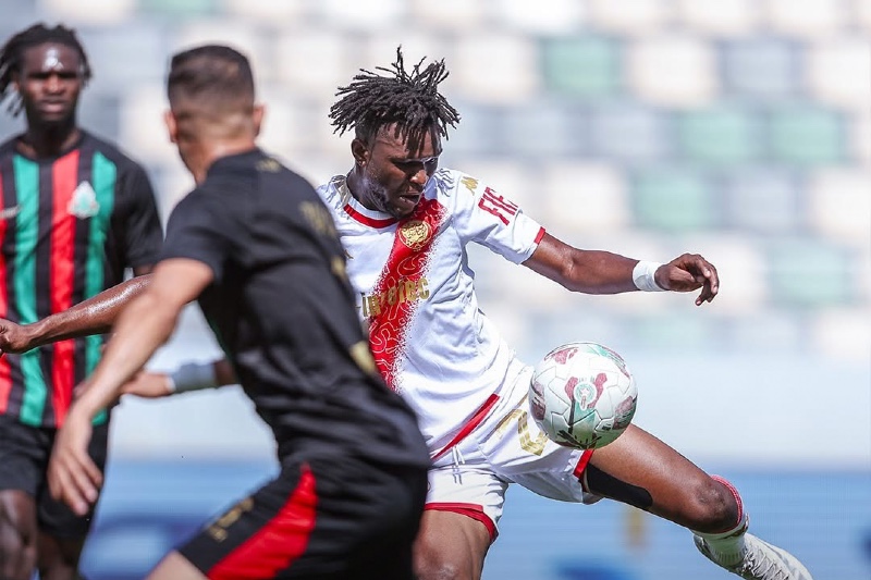 الكلاسيكو المغربي: الجيش الملكي يهزم الوداد ويصعد لصدارة البطولة الاحترافية