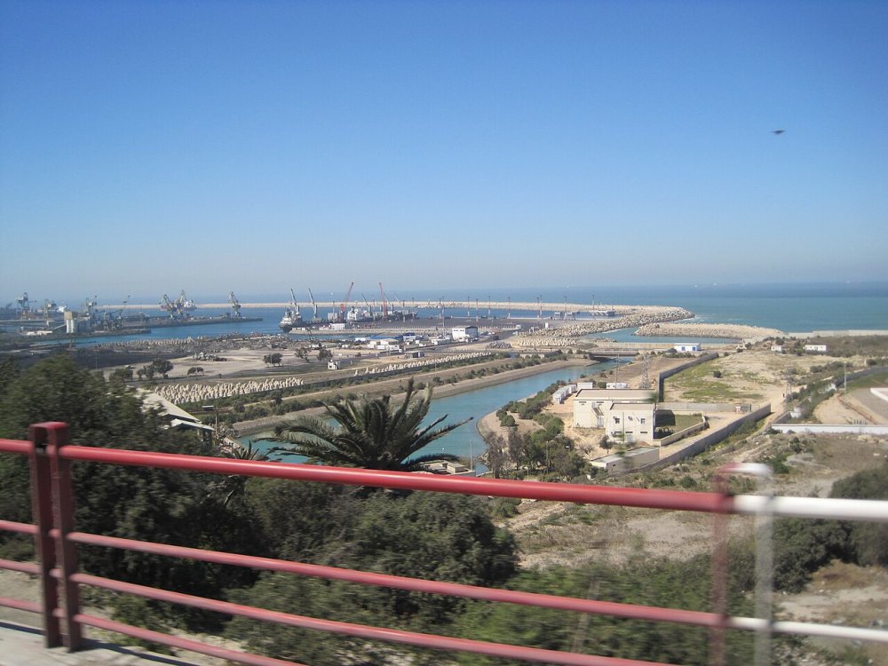 مرسى المغرب تحصل على امتياز تشغيل محطة نفطية جديدة في ميناء جرف الأصفر