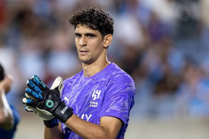 يوفنتوس يتحرك لضم الحارس المغربي ياسين بونو في صفقة لا تتجاوز 9 ملايين يورو