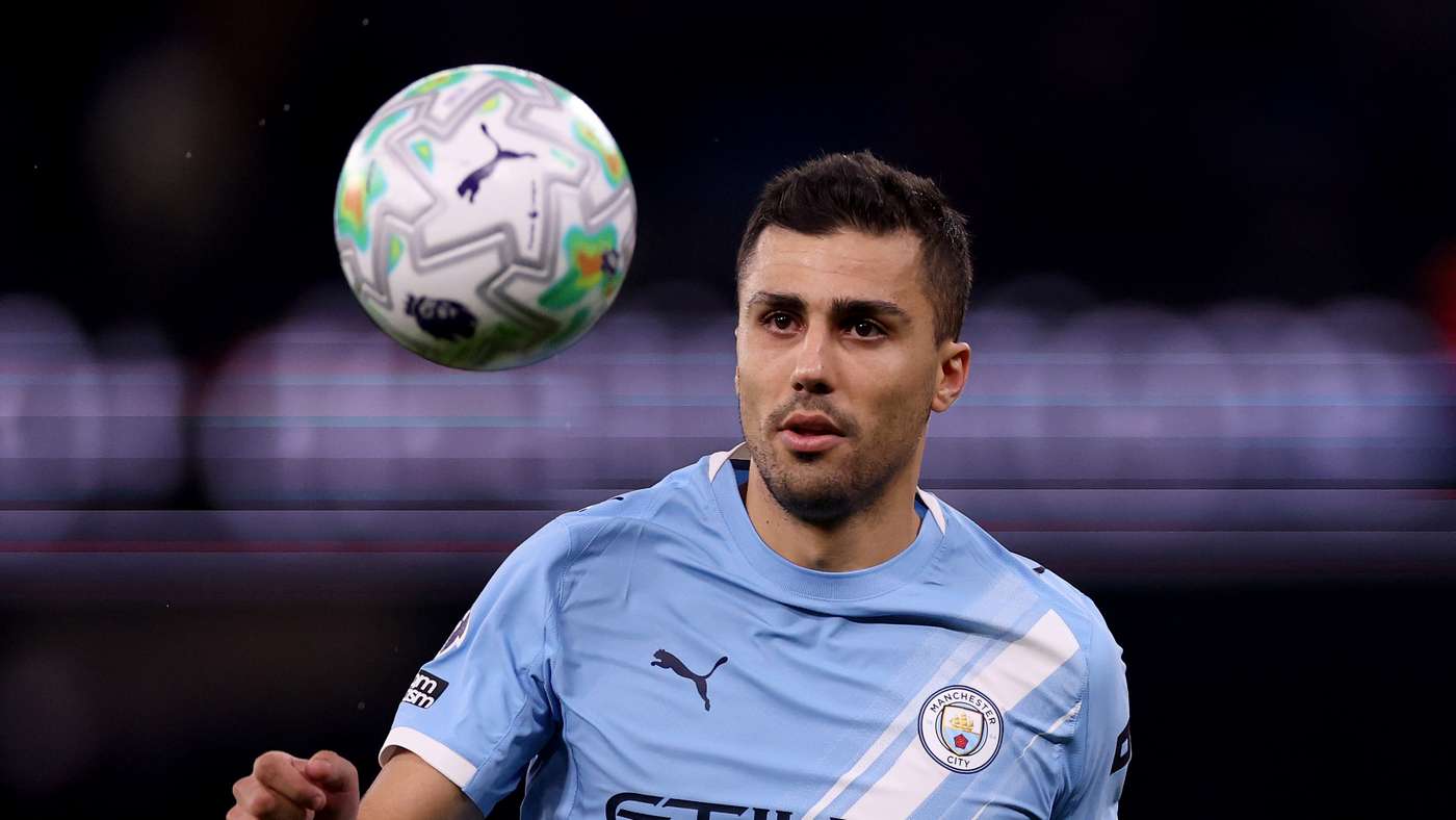 صفقة رودري تشتعل: برشلونة يرفع عرضه الثالث والسيتي يتمسك بـ80 مليون يورو