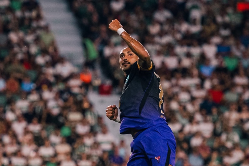برشلونة يحقق فوزًا كاسحًا على إلتشي بخماسية ويعزز صدارته في الدوري الإسباني