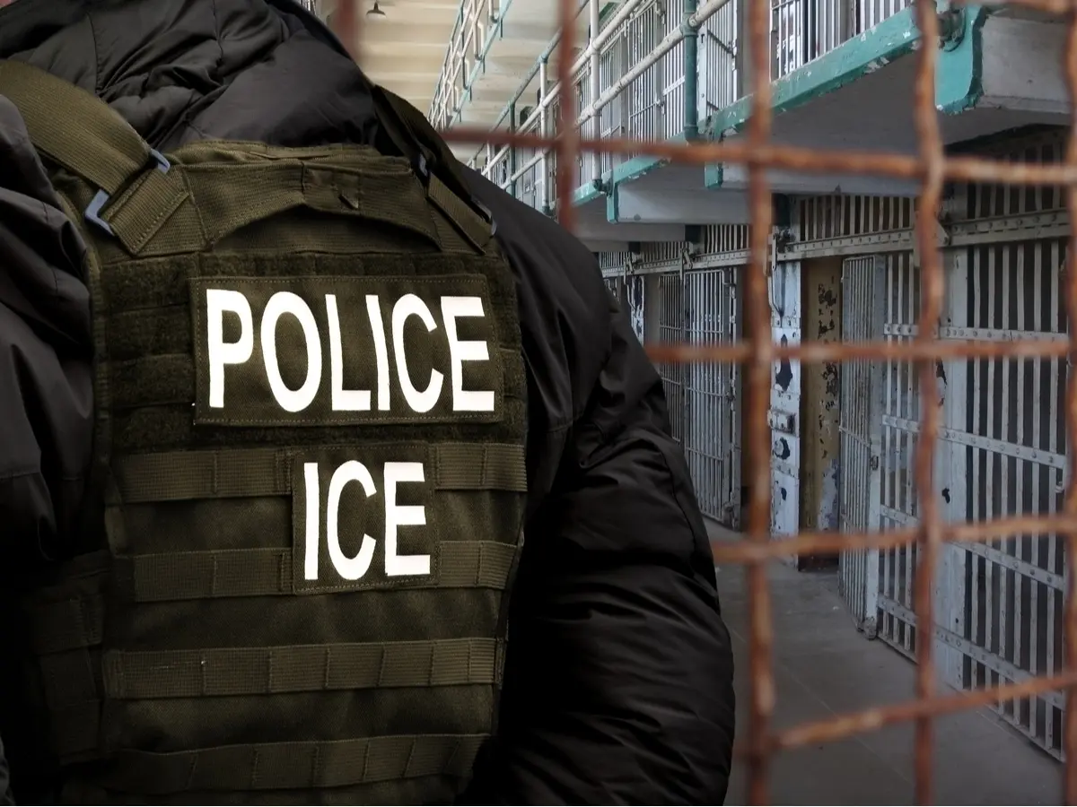 اتهام عميل في ICE بتهمة الإدلاء بشهادات كاذبة بعد حادثة إطلاق نار في مينيابوليس