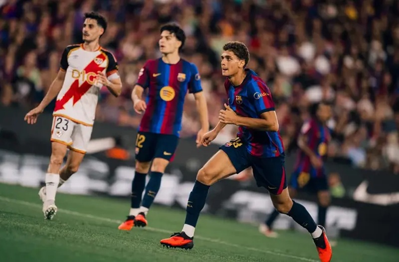 برشلونة ضد فالنسيا: مواجهة نارية في الليغا وأنظار جماهير الأهلي نحو حمزة عبد الكريم