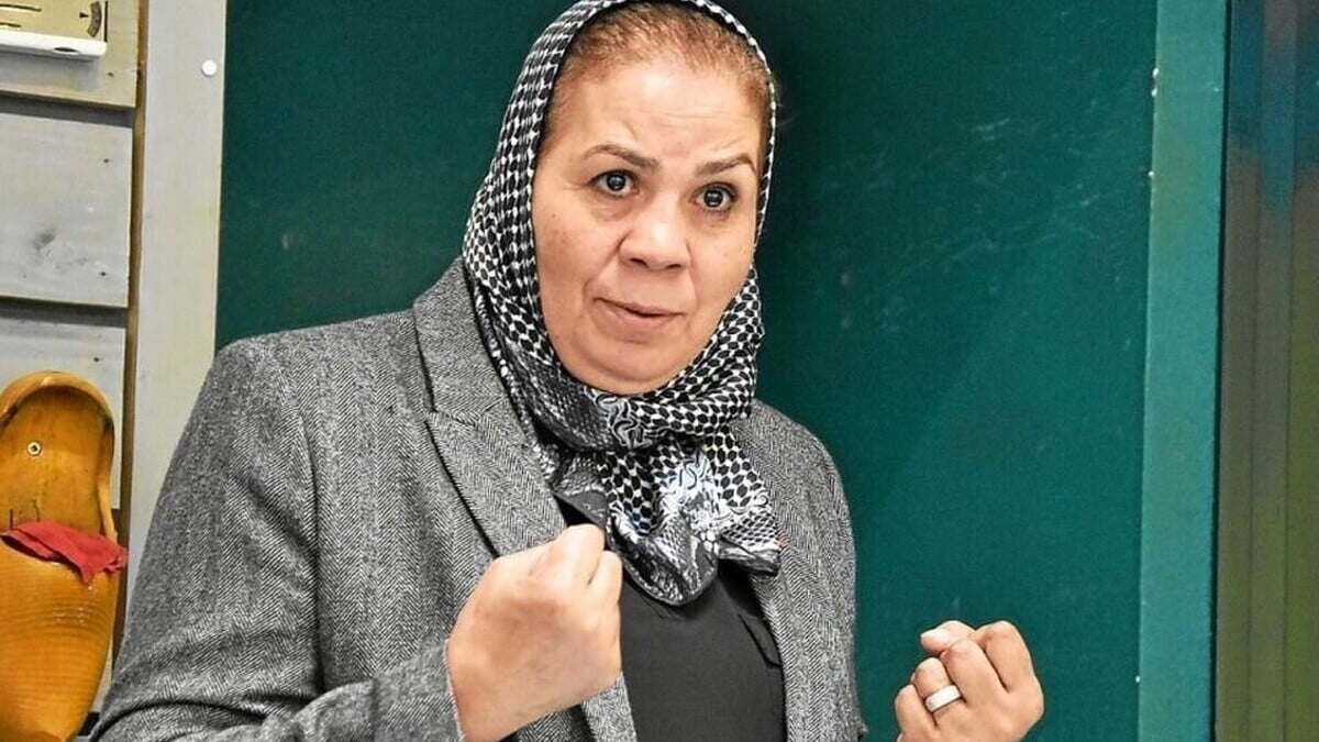 رفض حظر الحجاب في فرنسا: لطيفة ابن زياتن تنتقد مشروع التجمع الوطني وتعتبره مساساً بالحريات