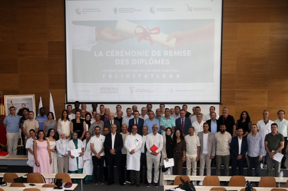 تخريج أول دفعة في جراحة الروبوت بالمغرب: خطوة نوعية نحو مستقبل الجراحة الذكية