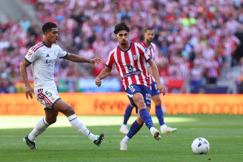 ديربي مدريد: أتلتيكو يهزم ريال مدريد 2-1 ويصعد للمركز الثاني