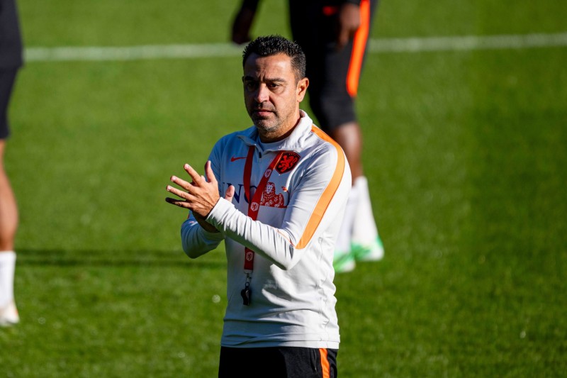 فلسفة تشافي هيرنانديز مع منتخب هولندا: ثورة تكتيكية أم مخاطرة محسوبة؟