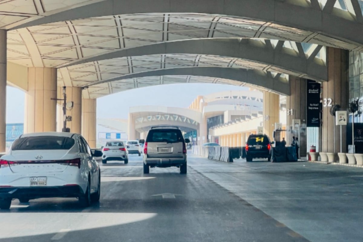 هجمات الحوثيين على الرياض تدفع المدارس إلى التعليم عن بعد: تحليل شامل