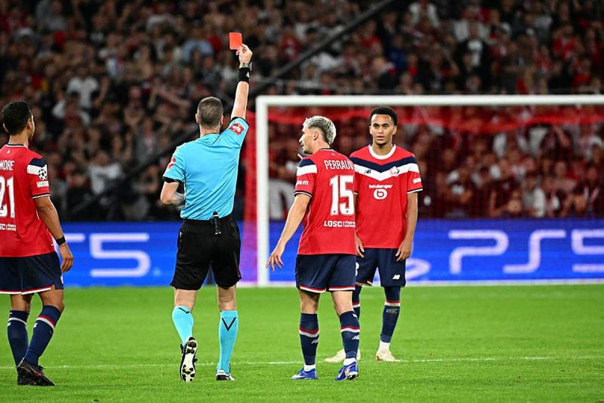إيقاف إيثان مبابي في دوري أبطال أوروبا: 3 مباريات غياب بعد طرد بيتيس