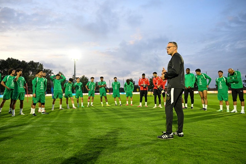 تحضيرات المنتخب المغربي لمواجهة مالي: مزراوي يغادر إلى مانشستر يونايتد