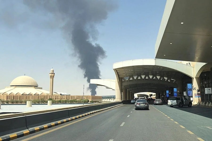 هجوم مطار الرياض: مقتل مقيم باكستاني وإصابة 11 في تصعيد حوثي غير مسبوق