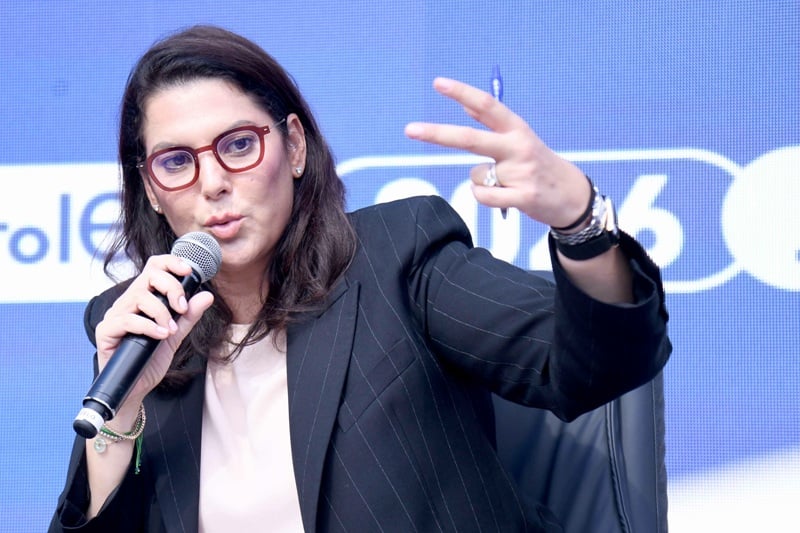 نفي تضارب المصالح للمنصوري: توضيحات حاسمة حول اتهامات مكتب المحاماة