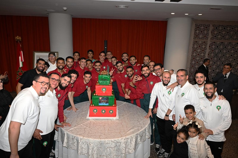 تكريم المنتخب الوطني لكرة القدم داخل القاعة: احتفالية مركب محمد السادس تحت أنظار الملك